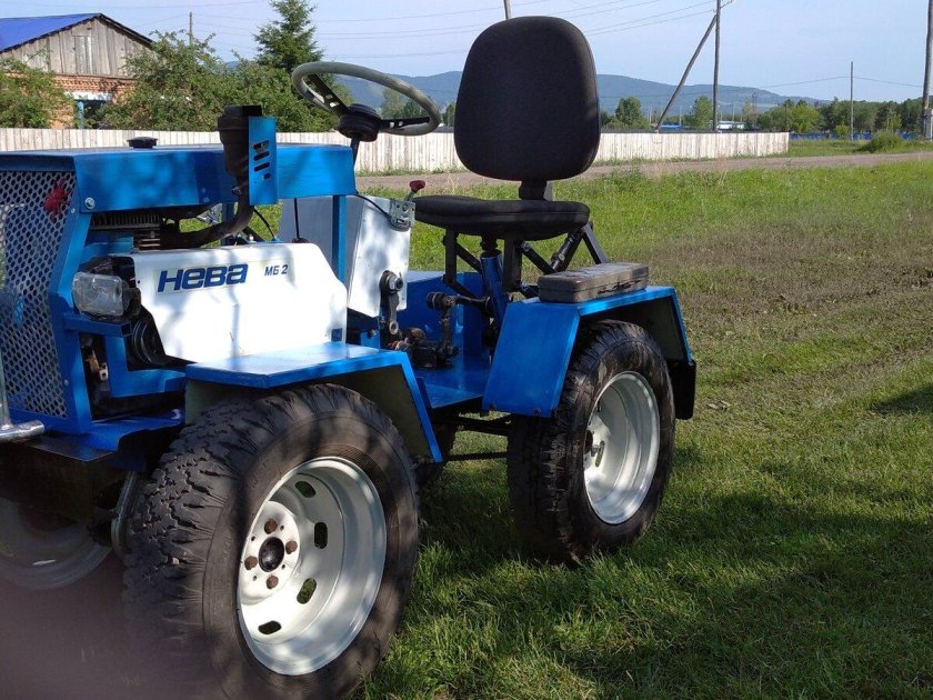 Трактор Нева