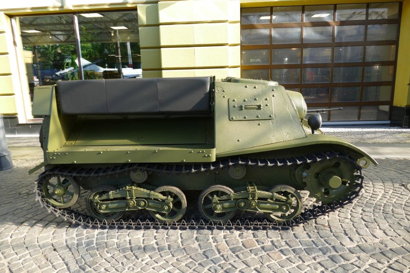 Артиллерийский тягач «комсомолец» т-20