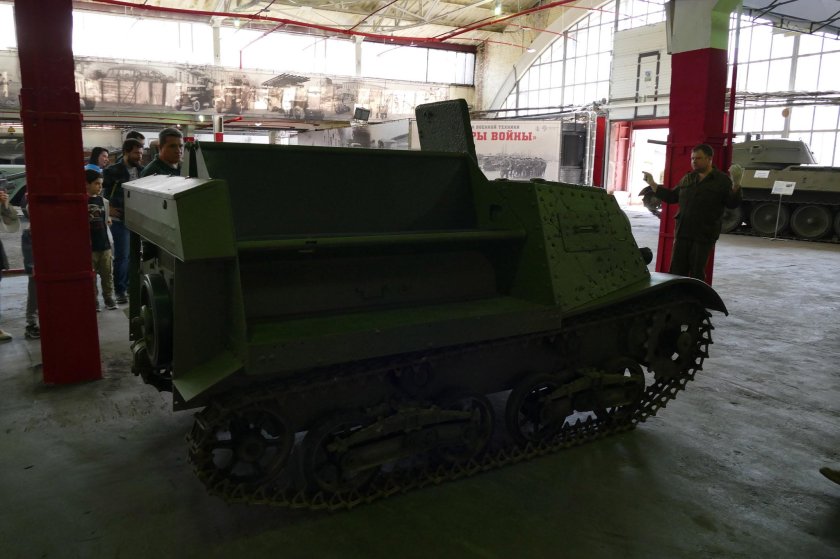 Гусеничный тягач "Пионер"