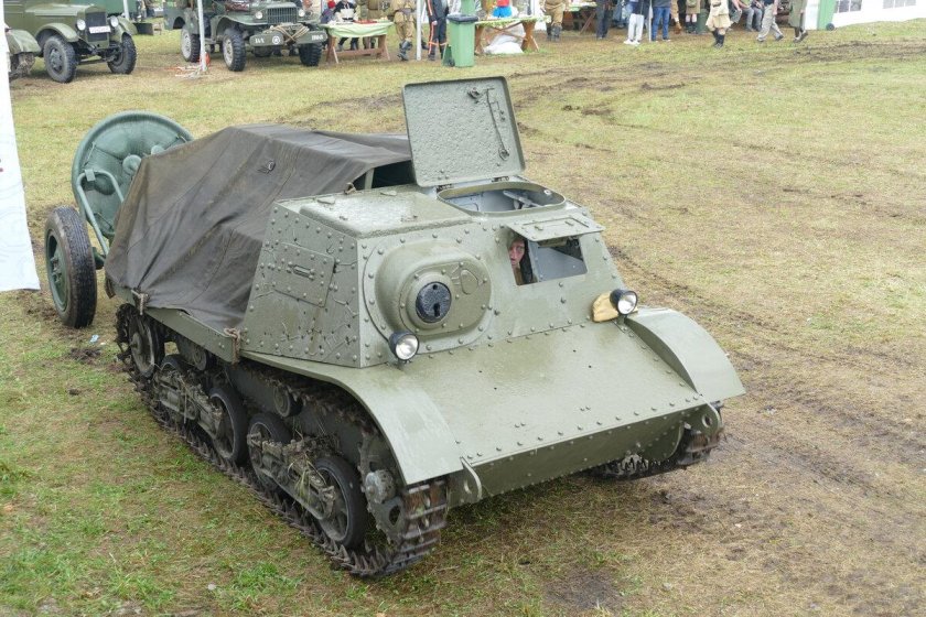 Тягач комсомолец двигатель