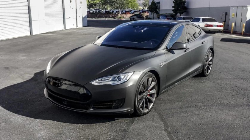 Tesla model s черная