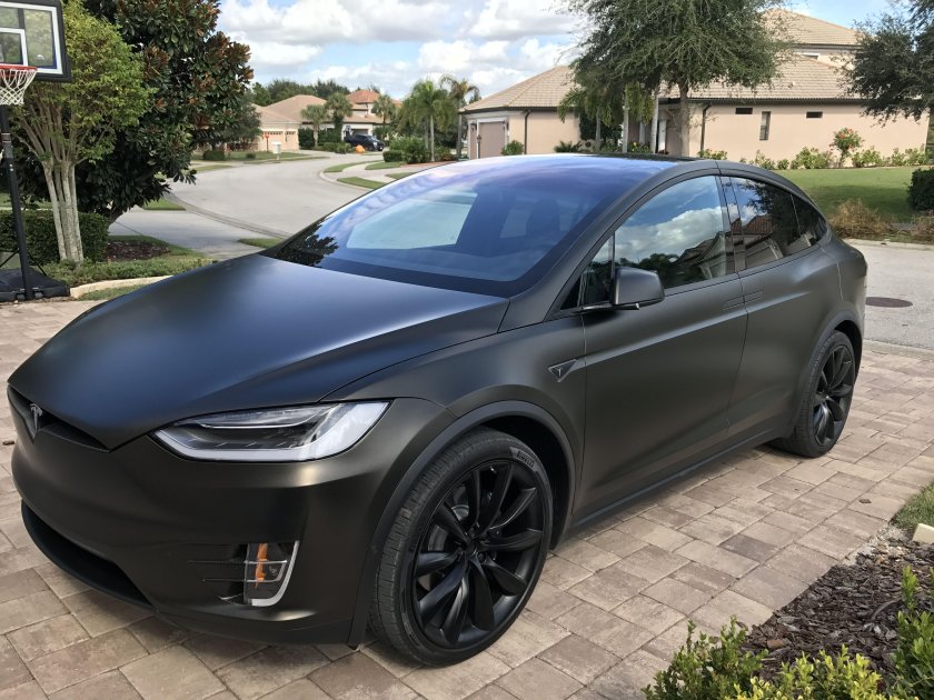 Tesla model x черный сатин