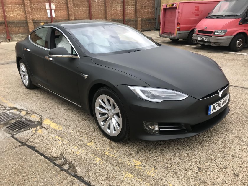Тесла 3 черная матовая