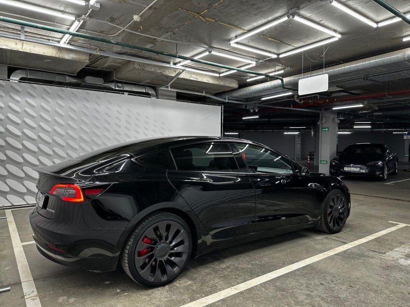 Tesla model 3 performance