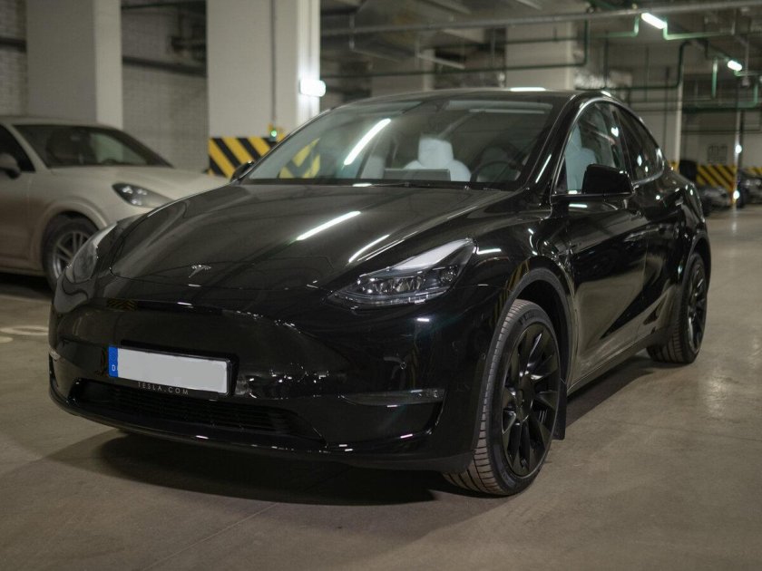 Автомобиль tesla