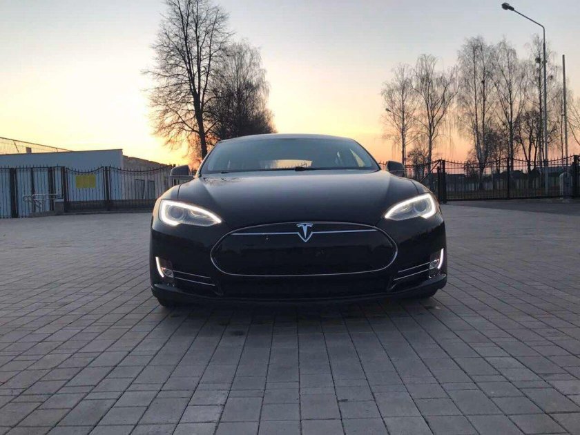 Tesla model s 2013 чёрная