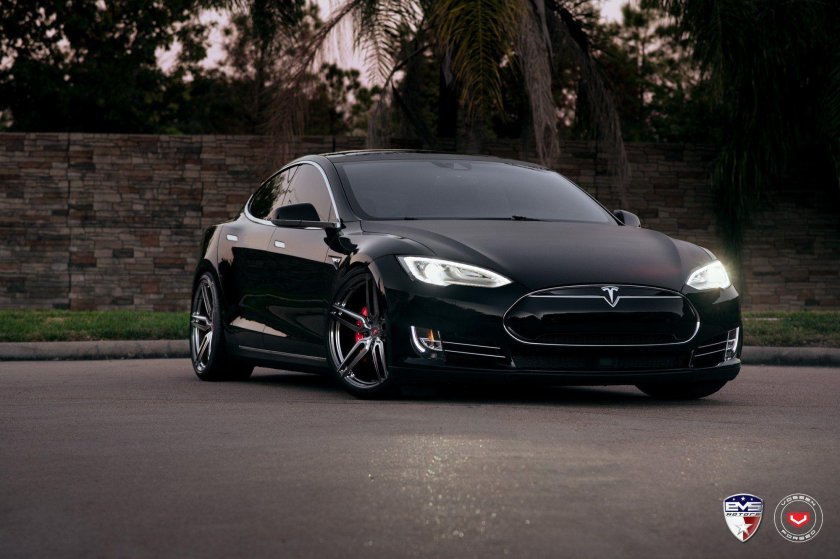 Tesla model s черная