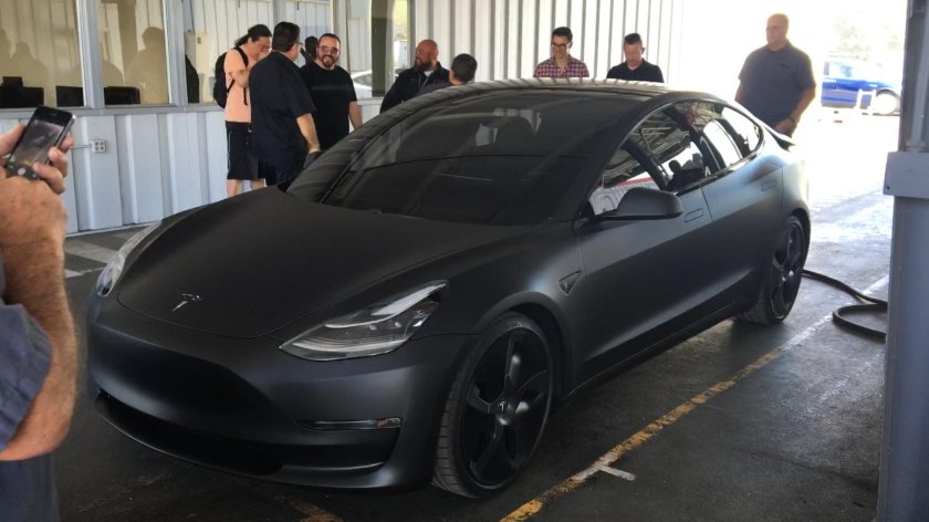 Tesla model 3 черная матовая
