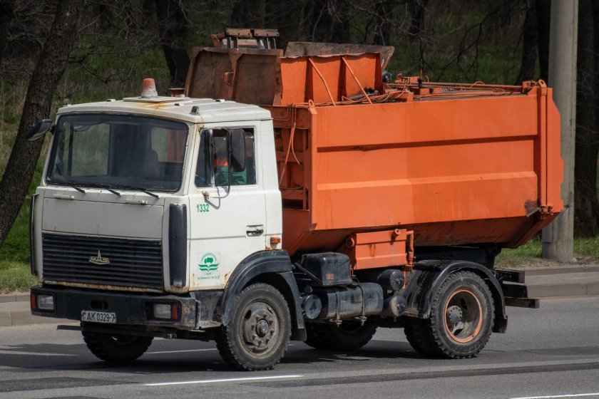 МАЗ 4370 самосвал