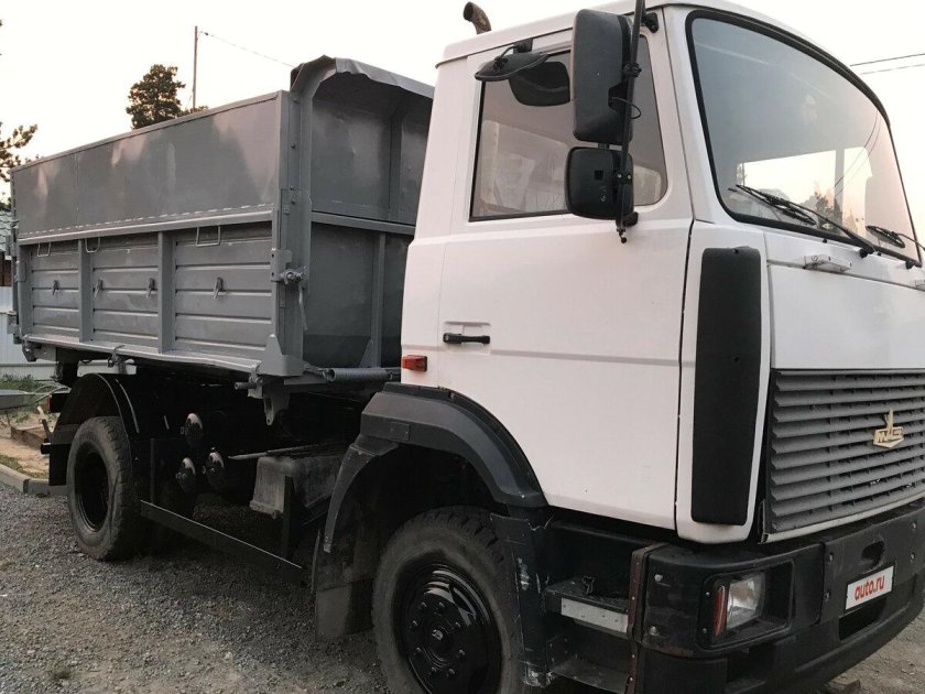 МАЗ 4380 самосвал