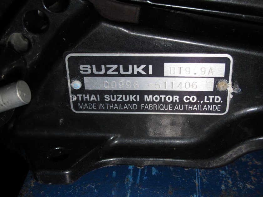 Suzuki 9.9 DT шильд