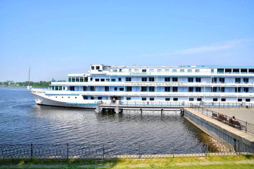 Теплоход Игорь Стравинский Донинтурфлот