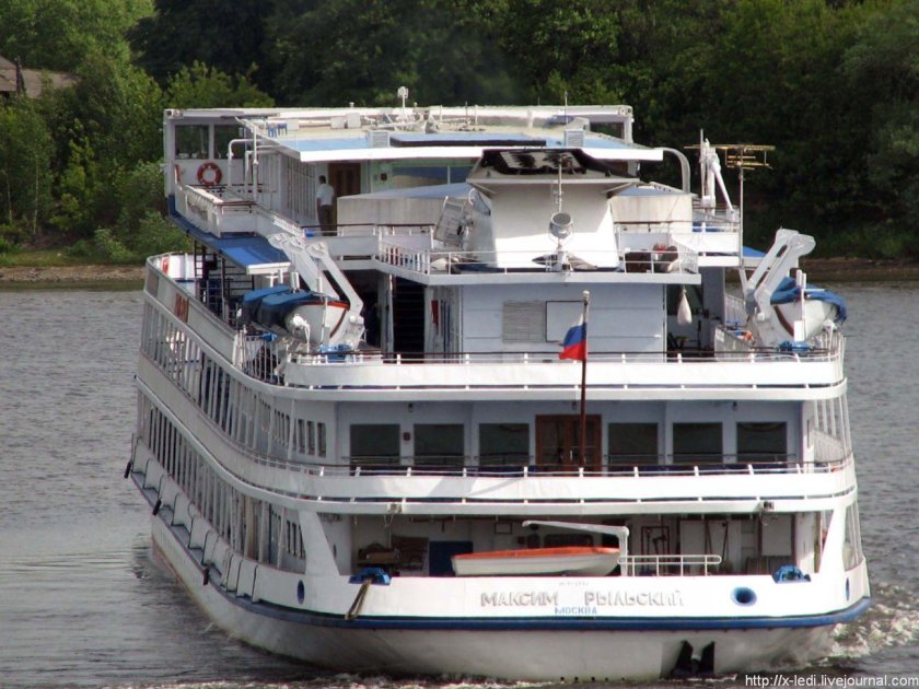 Теплоход Максим Рыльский