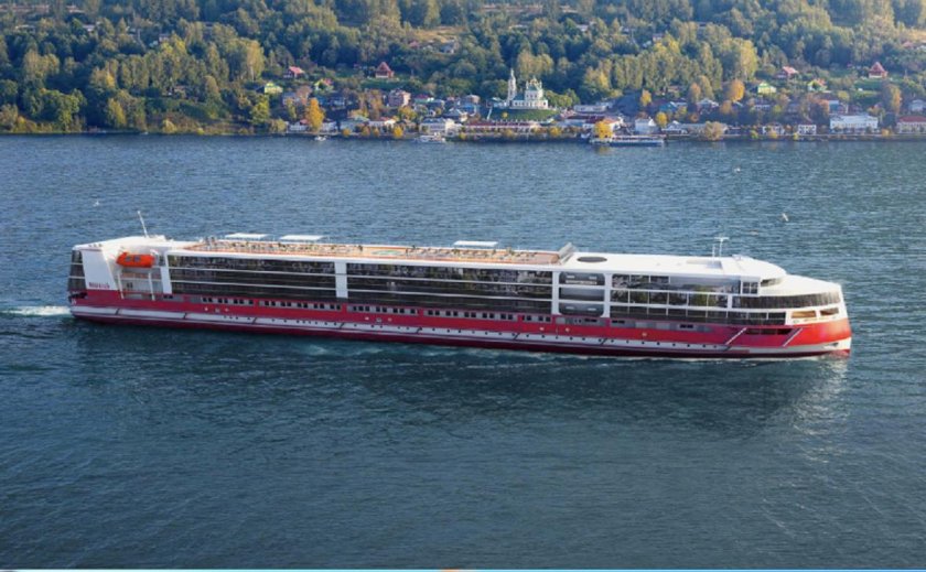 Круизный теплоход Мустай Карим