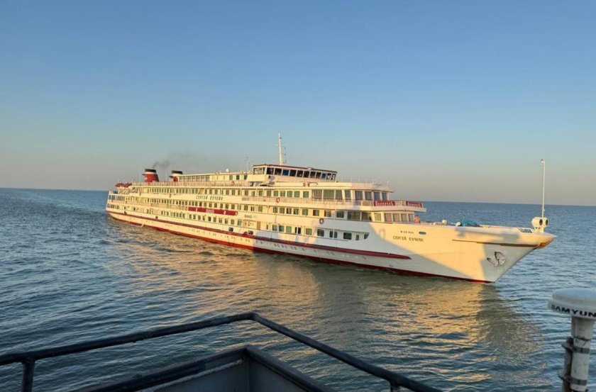 Теплоход семен буденный