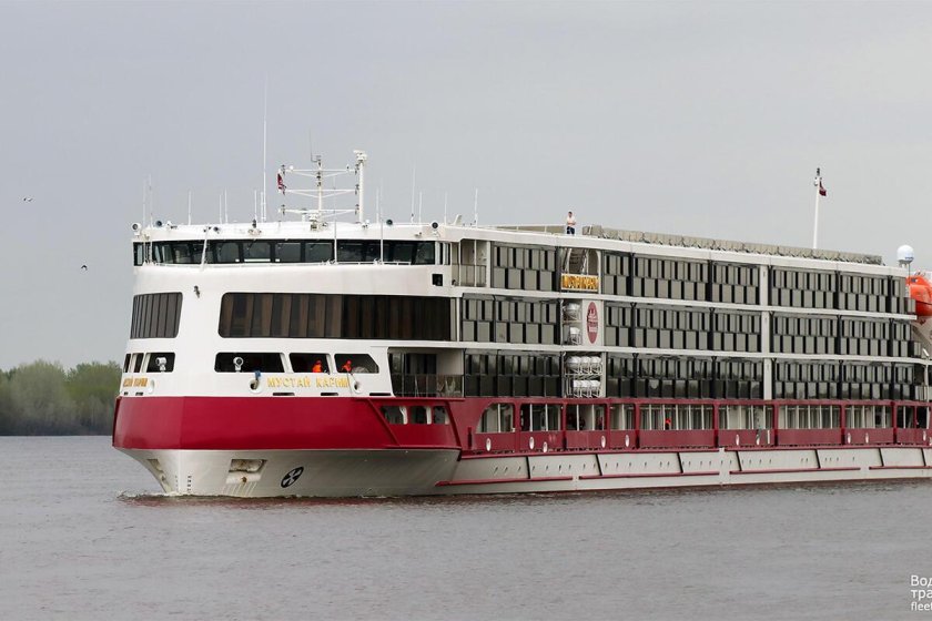 Речной теплоход Мустай Карим