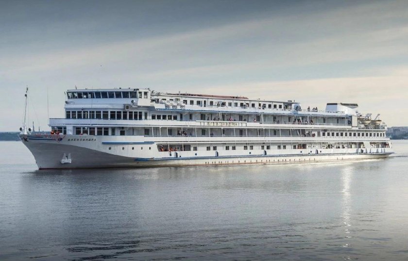 Пассажирский теплоход Александра