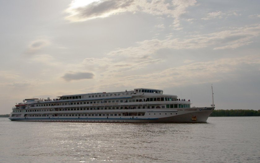 Теплоход Игорь Стравинский