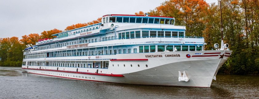 Теплоход Константин Симонов