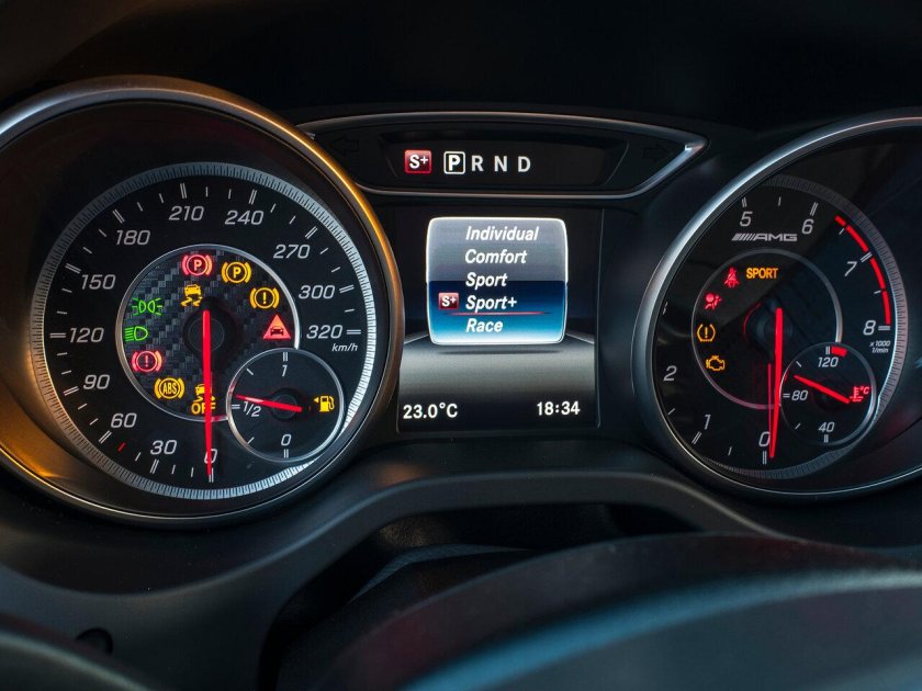 Приборная панель Мерседес CLA 200