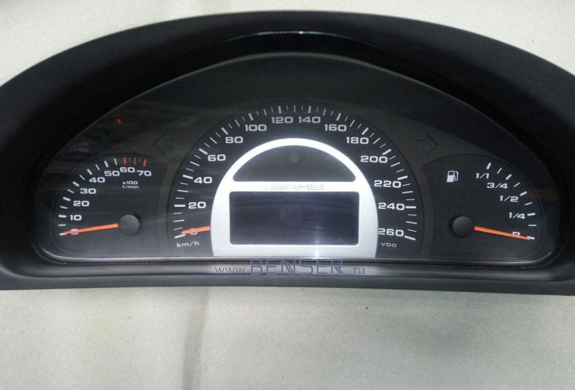 Щиток приборов w463