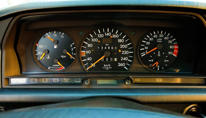 Mercedes-Benz w201 приборная панель