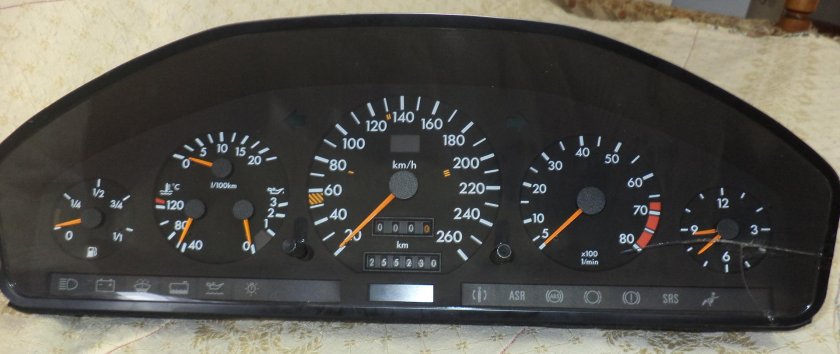 Приборная панель Мерседес 140