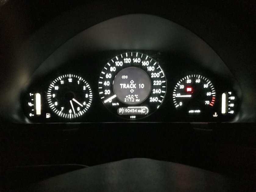 Mercedes w211 приборная панель