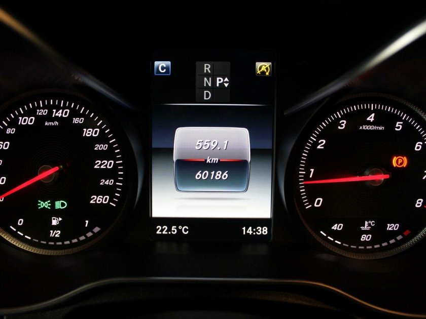 Приборная панель Мерседес