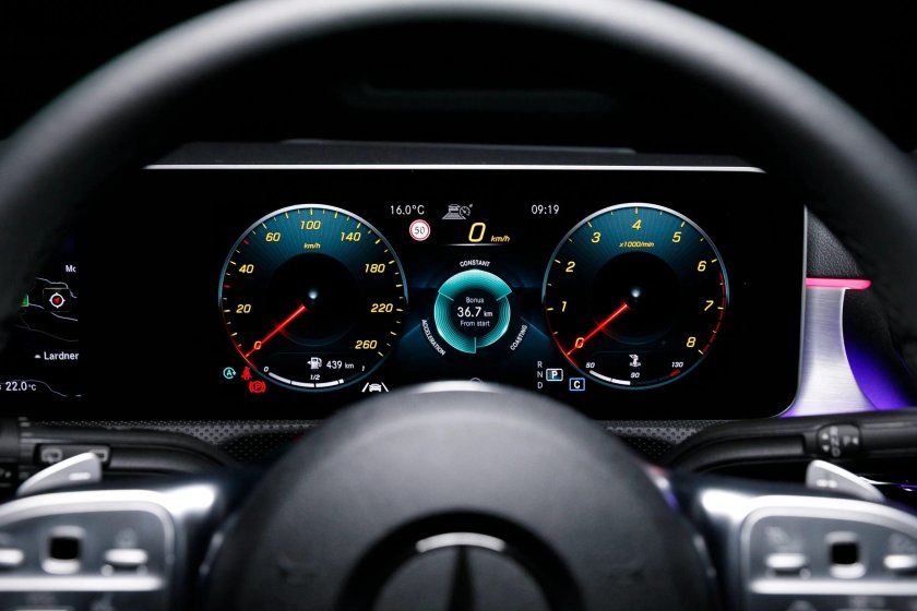 Mercedes-Benz панель приборов