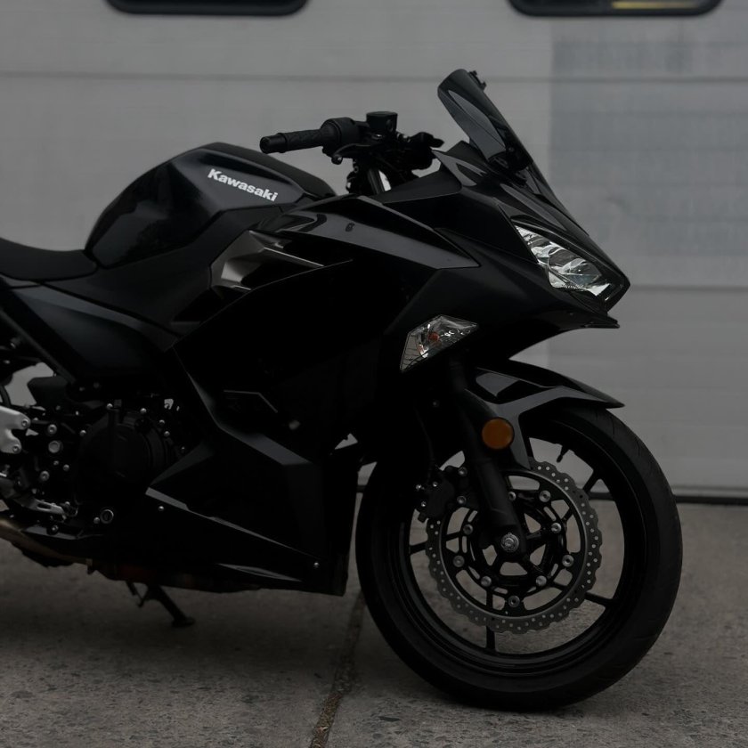 Мотоцикл кавасаки черный