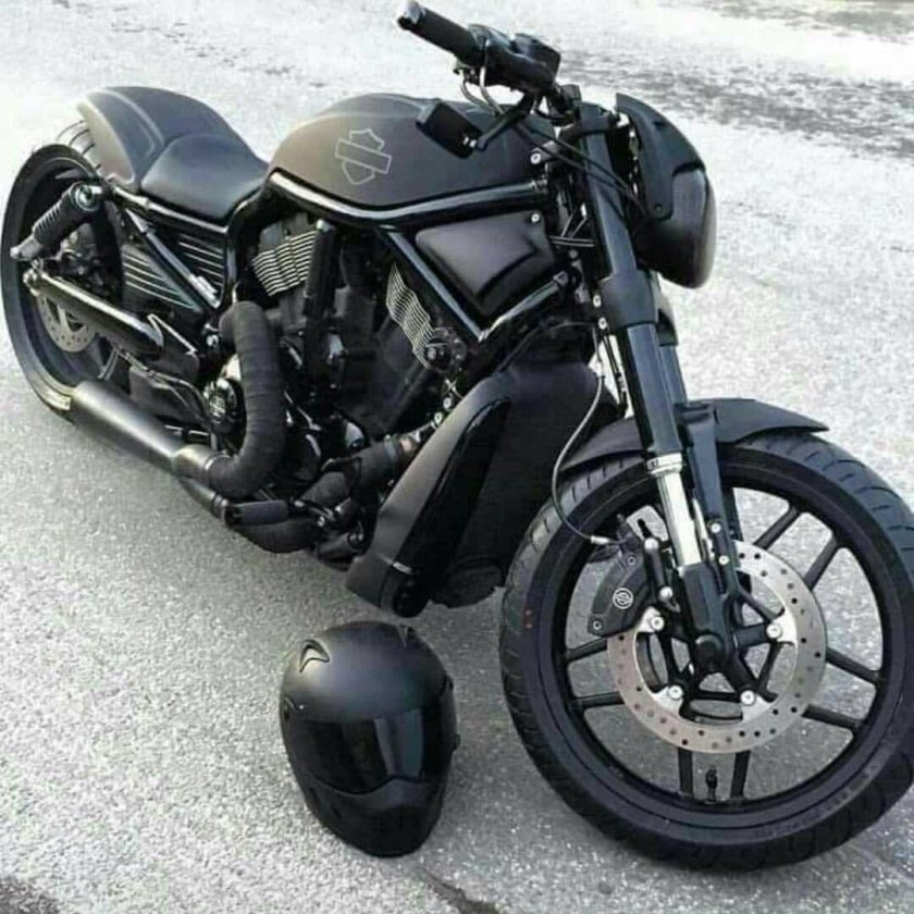 Мотоцикл Харлей Дэвидсон черный