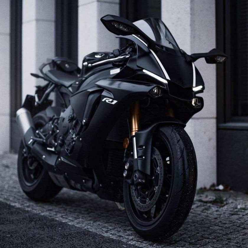 Ямаха черная