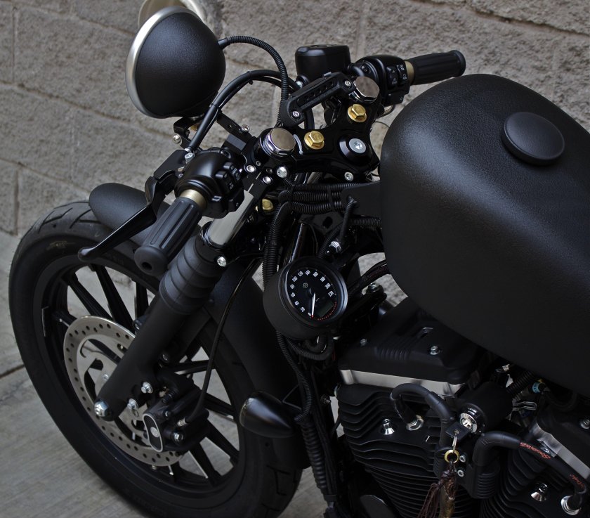 Мотоцикл чёрный матовый