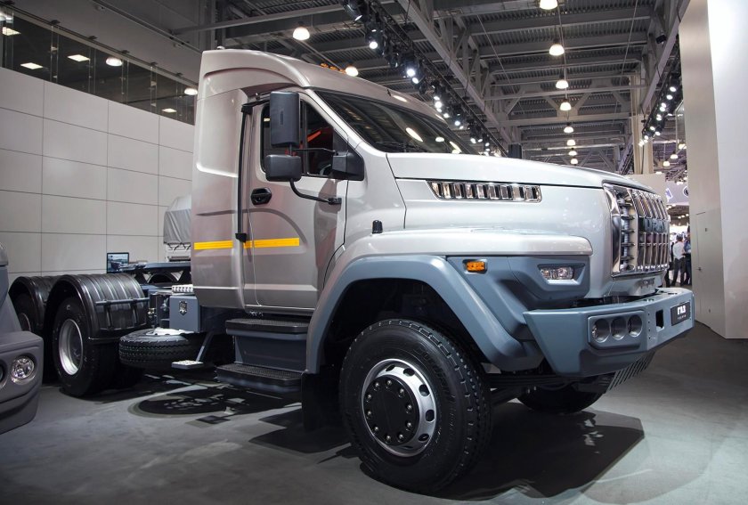 Урал Некст седельный тягач