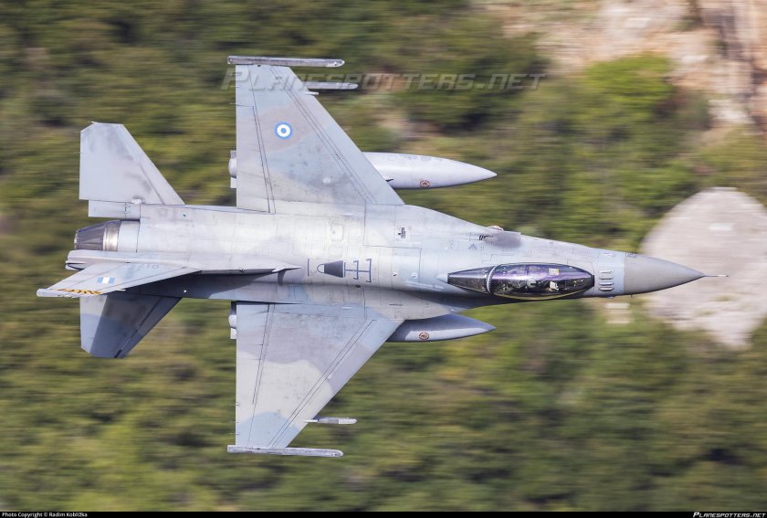 General dynamics f 16 fighting falcon
