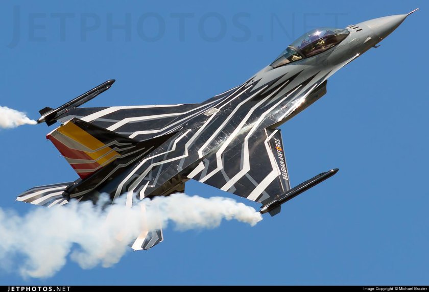 Fly f16