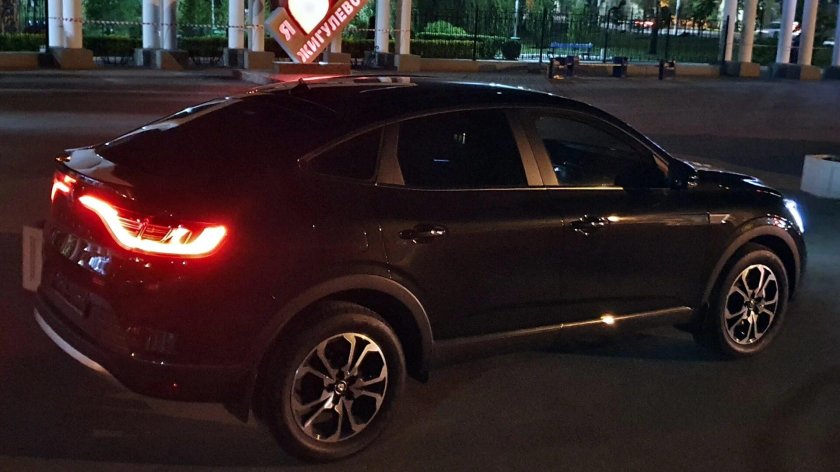 Renault Arkana чёрная