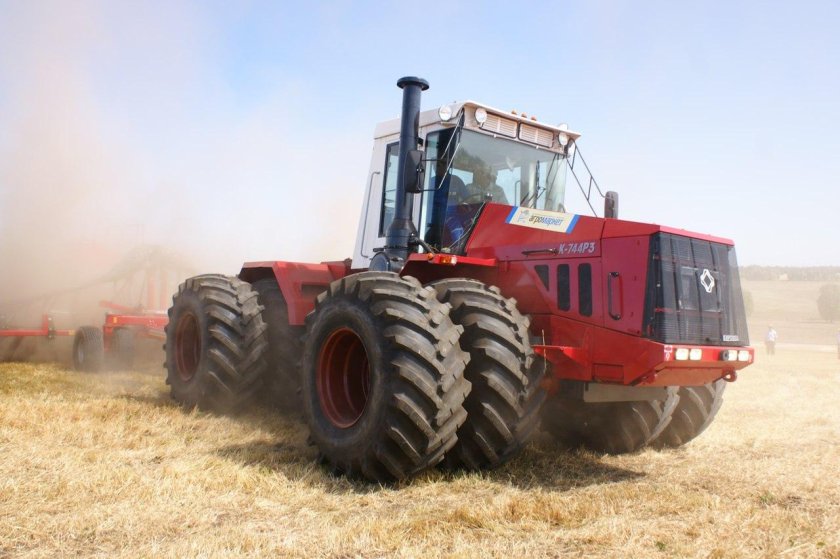 Трактор Кировец к 744