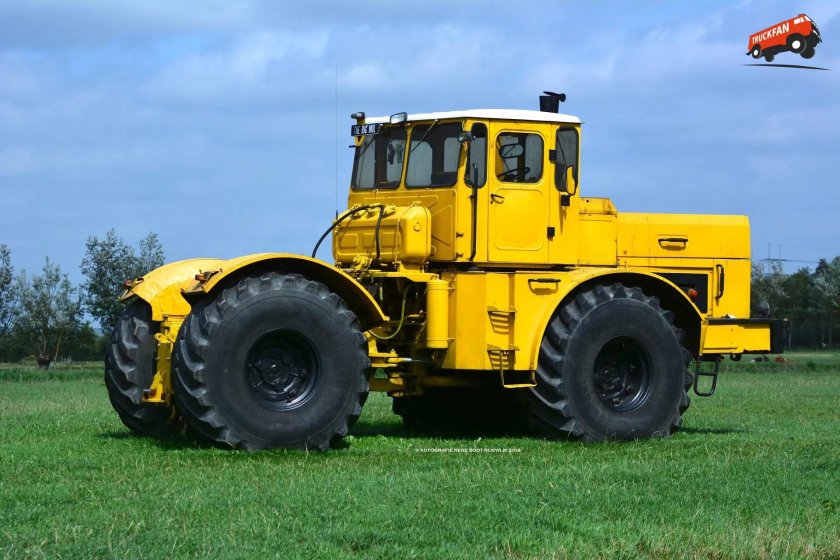 Трактор Кировец к 700 желтый