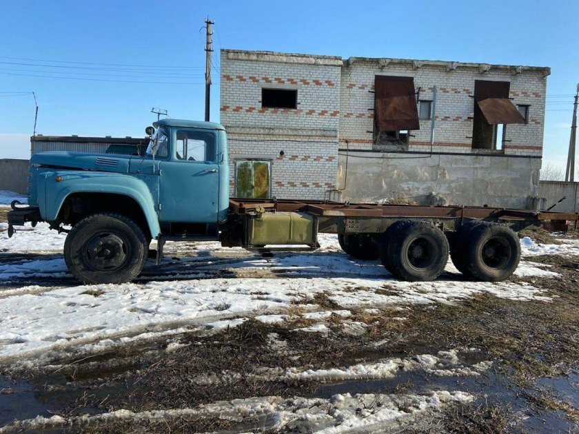 Бортовой грузовик зил 133г40