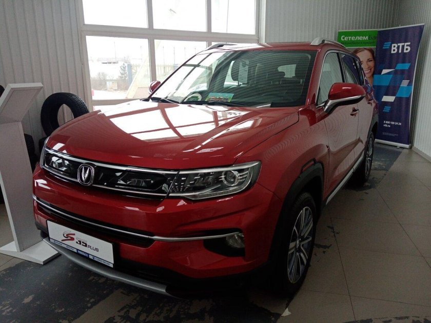 Changan cs 35 plus красный