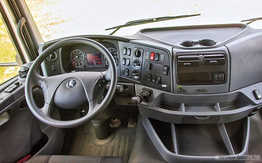 КАМАЗ 5490-s5 салон