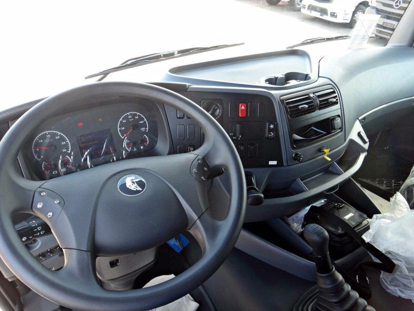 КАМАЗ тягач 65806