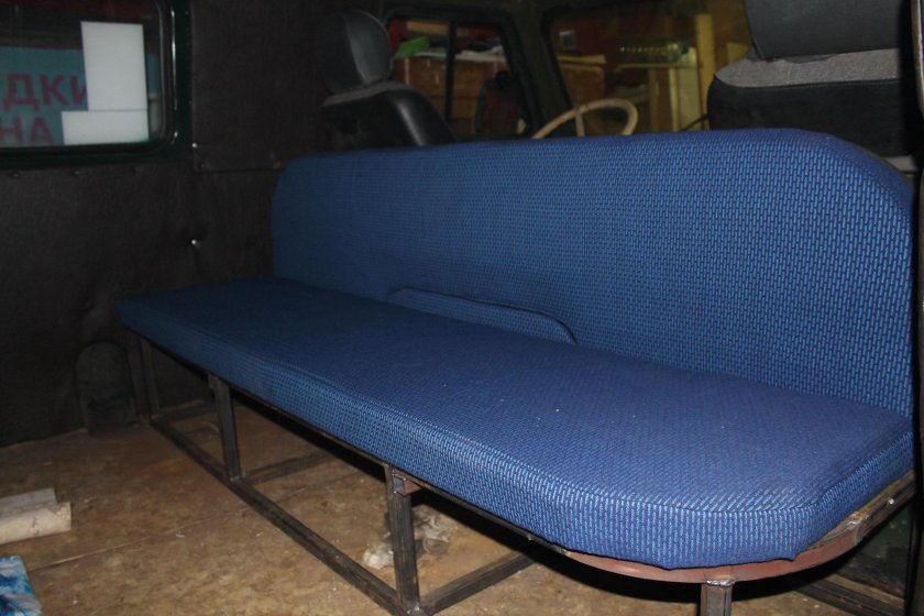 Диван в УАЗ Буханка