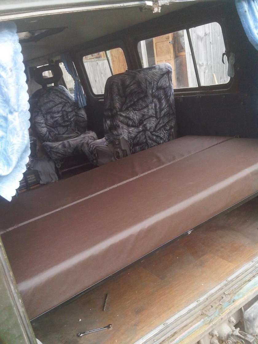Диван в УАЗ Буханка