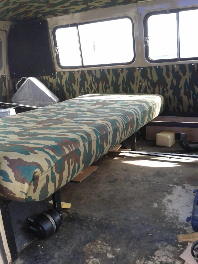 Раскладной диван в УАЗ 469