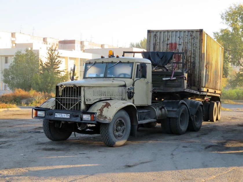 КРАЗ 258 тягач