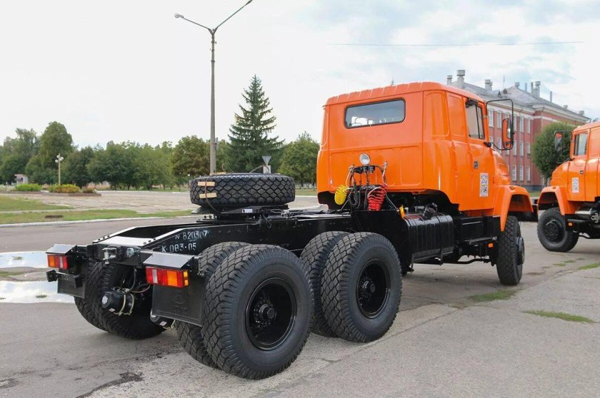 Краз седельный тягач