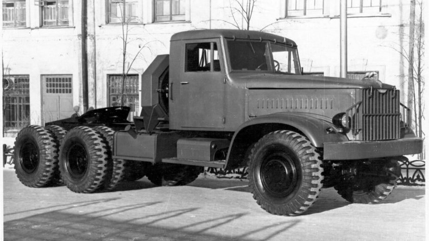 Тягач ЯАЗ 210